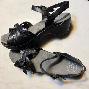 NWOT Dansko Sissy Strappy Wedge Sandals Adjustable Ankle & Instep Chunky Heel